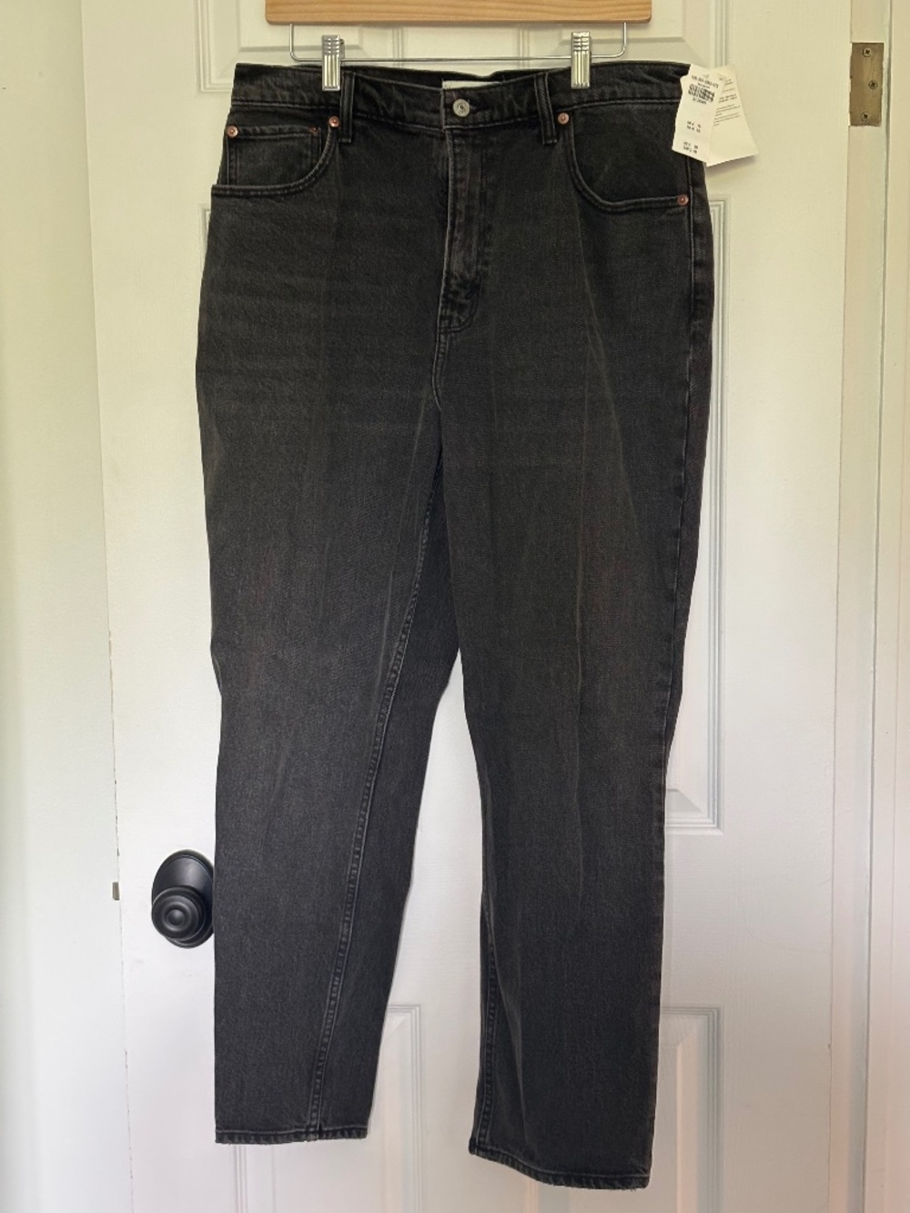 Size 32 short Abercrombie The 90’s Straight Ultra High Rise